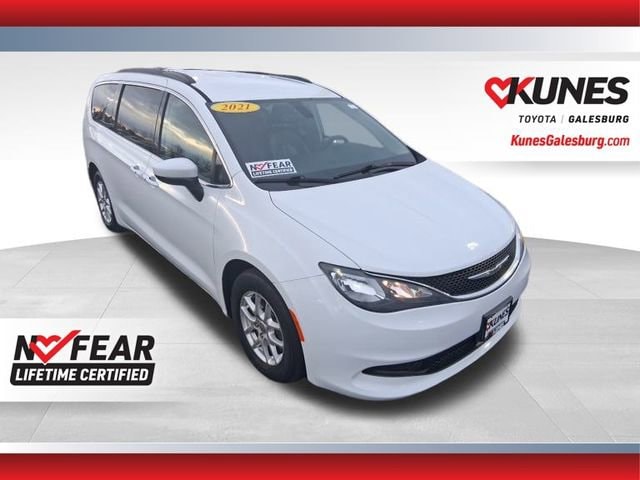 2021 Chrysler Voyager's photo