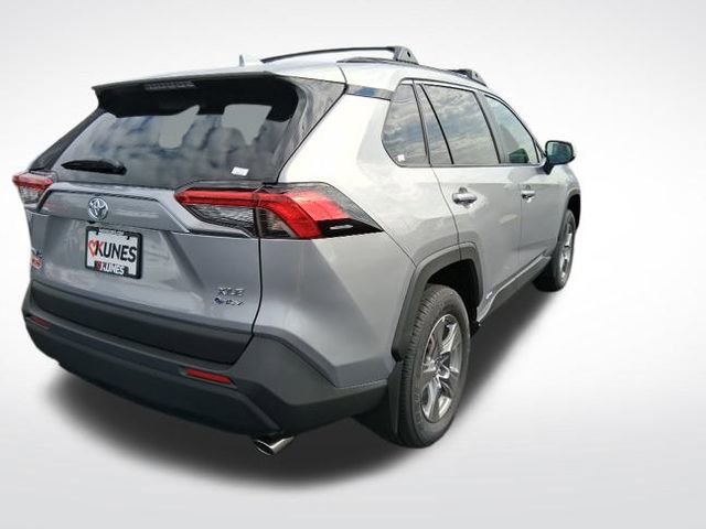 2025 Toyota RAV4 Hybrid XLE photo 4