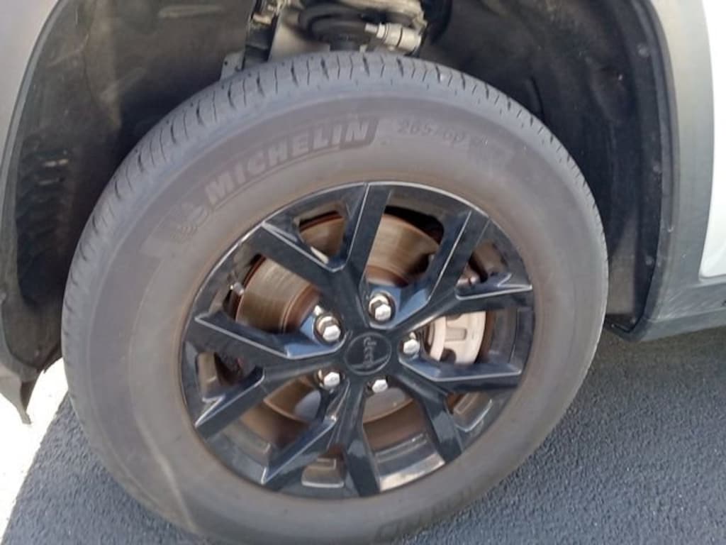 Used 2024 Jeep Grand Cherokee L Laredo SUV