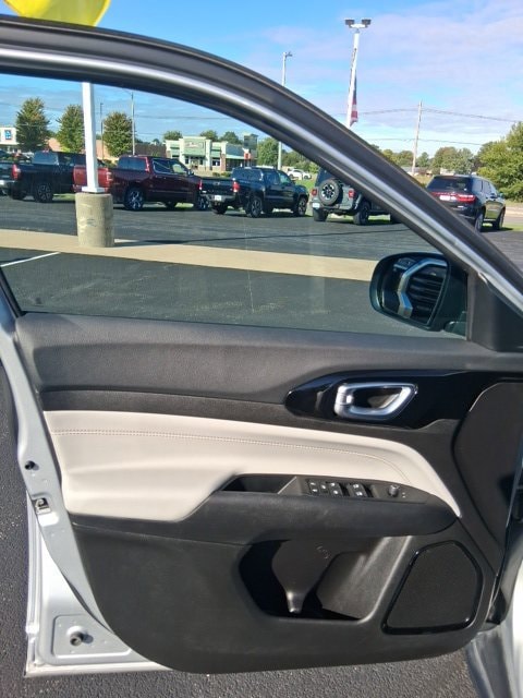 2025 Jeep Compass Limited - Photo 16