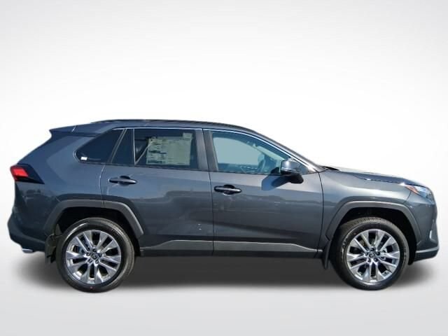2025 Toyota RAV4 Premium XLE photo 3