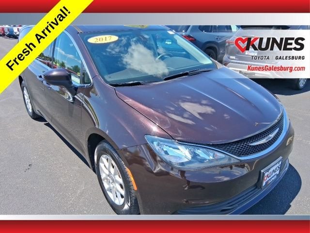 2017 Chrysler Pacifica Touring's photo