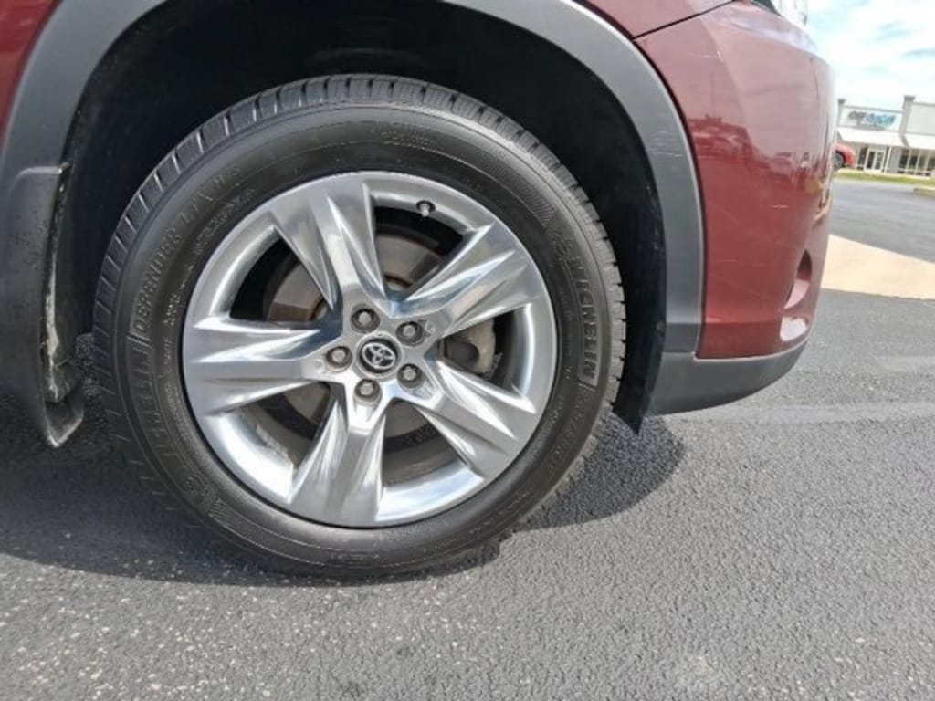 Used 2017 Toyota Highlander Limited V6 SUV
