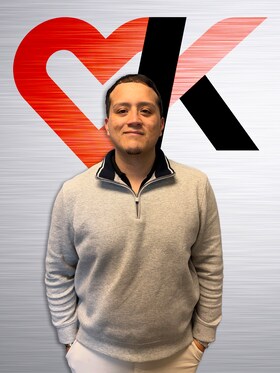 Staff member Alex Ayala from ID_34da3d1ea710