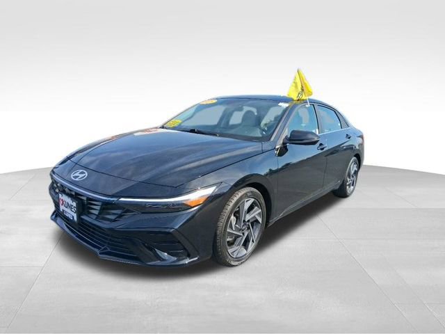 2025 Hyundai Elantra Limited photo 2