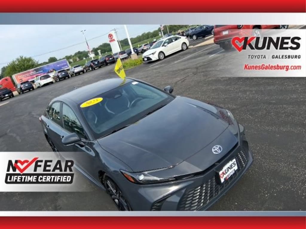 Used 2025 Toyota Camry SE Sedan