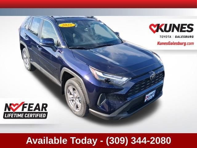 2025 Toyota RAV4 XLE's photo