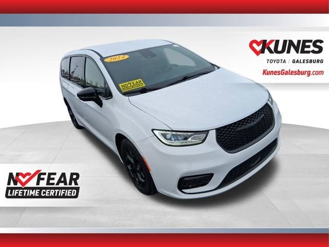 2024 Chrysler Pacifica PHEV Select's photo