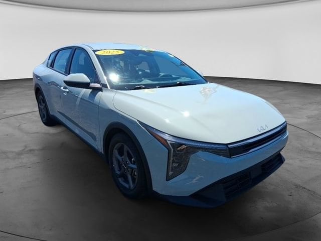 2025 Kia K4 LXS - Photo 10