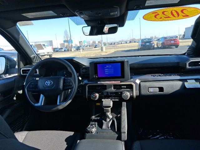 2025 Toyota Tacoma SR5 - Photo 9