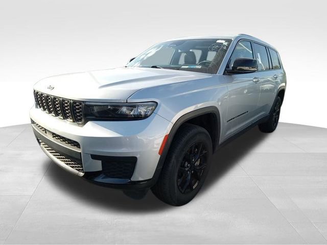 2024 Jeep Grand Cherokee Laredo Altitude photo 2