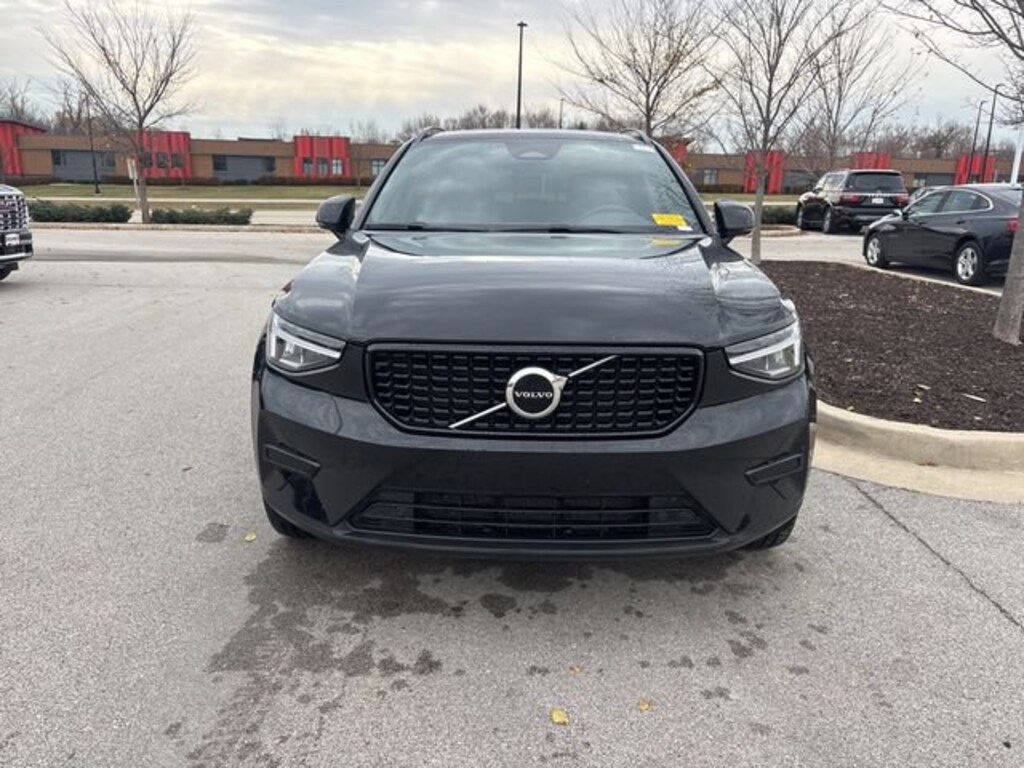 Used 2024 Volvo XC40 B5 Core SUV