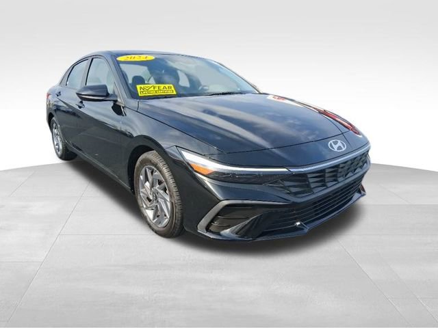 2024 Hyundai Elantra SEL photo 2