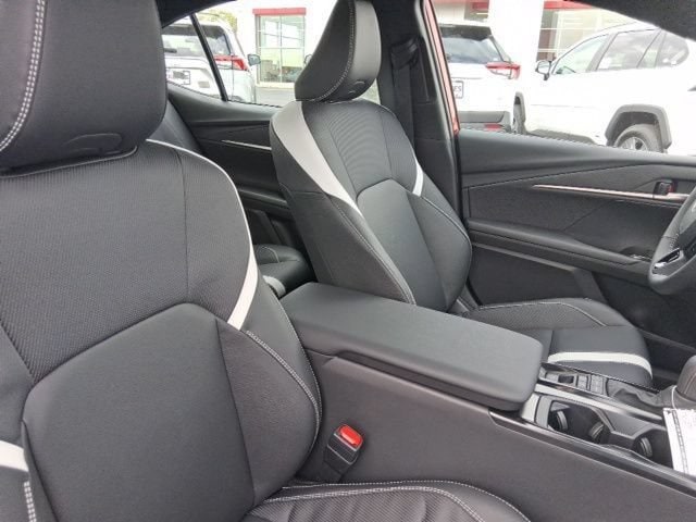 2026 Toyota Camry SE - Photo 8