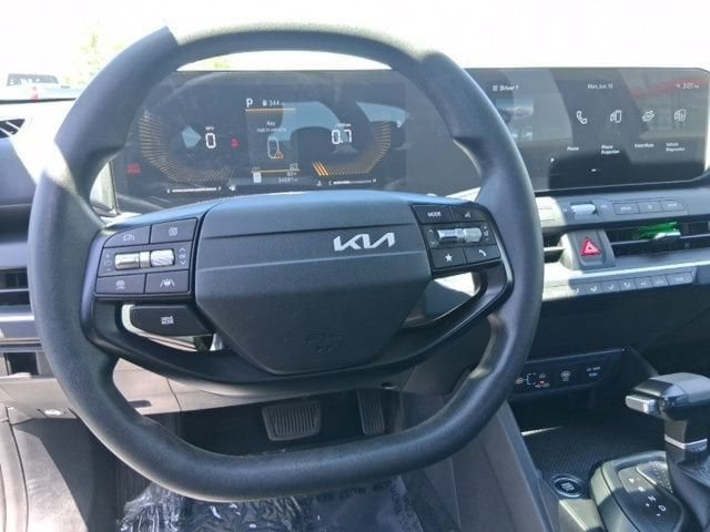 2025 Kia K4 LXS - Photo 18