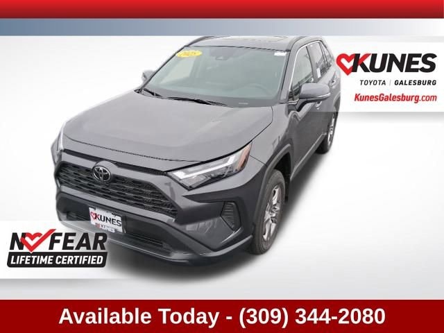 2025 Toyota RAV4 XLE's photo