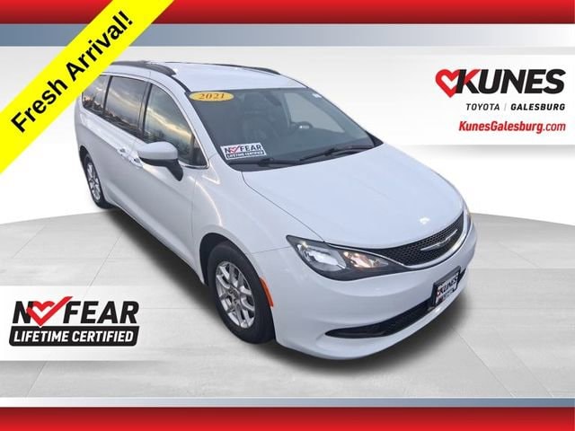 2021 Chrysler Voyager's photo