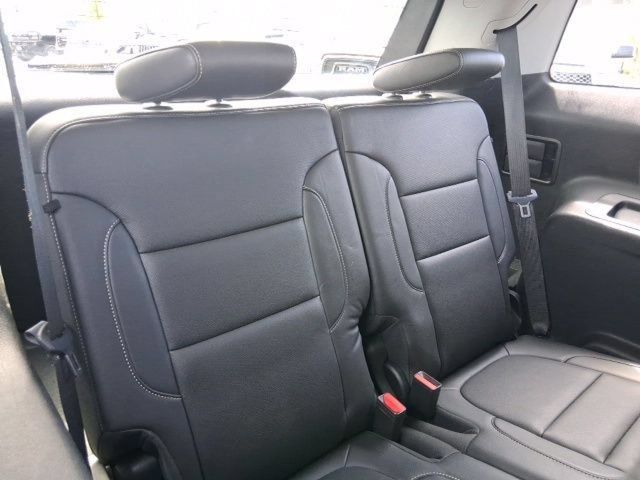 2023 GMC Acadia SLT - Photo 11