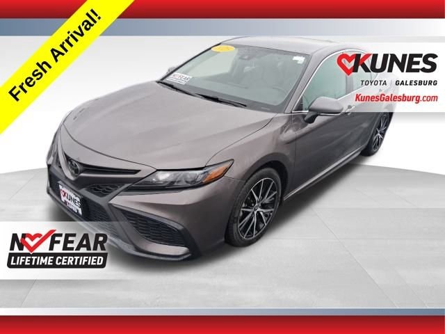 2023 Toyota Camry SE's photo