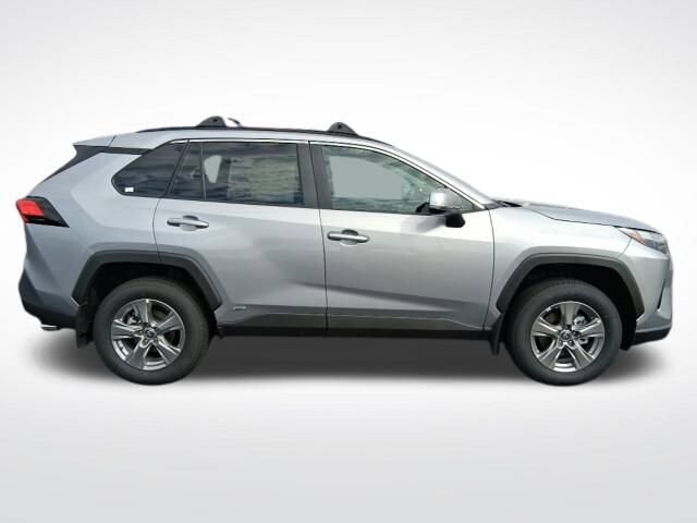 2025 Toyota RAV4 Hybrid XLE photo 3