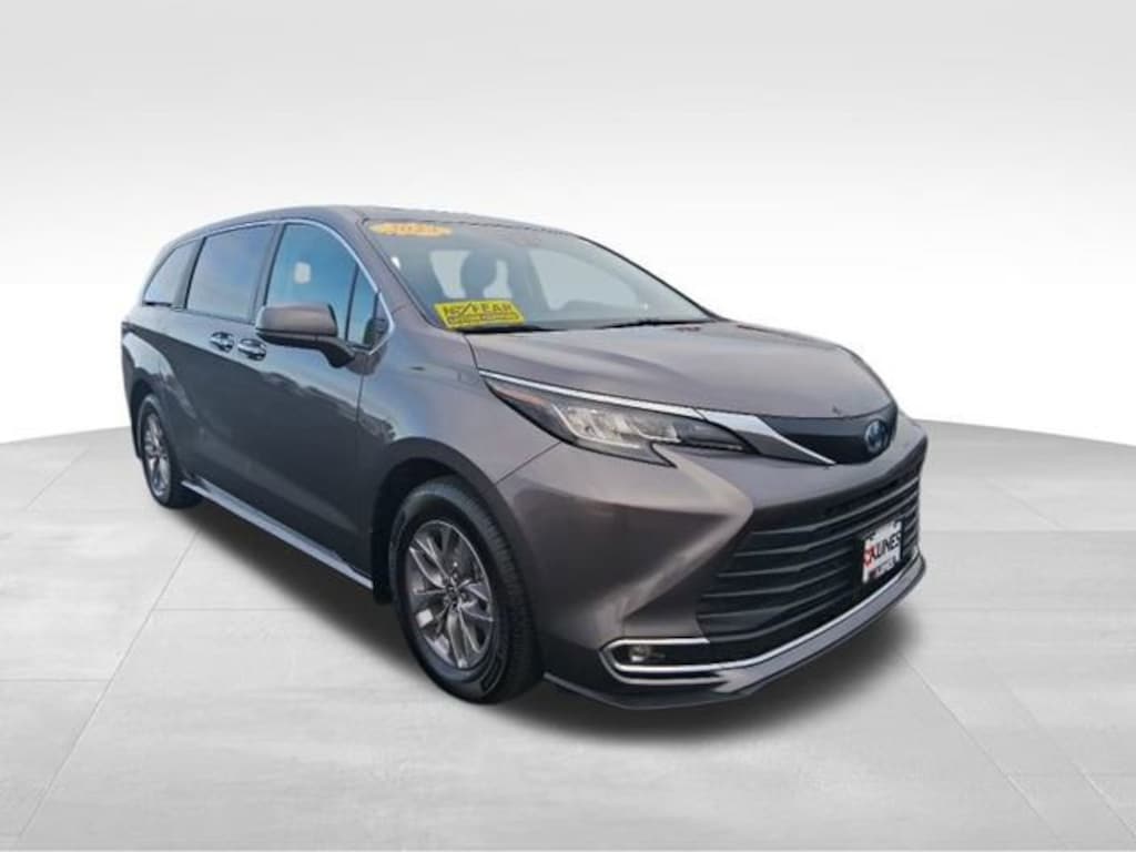 Used 2023 Toyota Sienna XLE Van Passenger Van