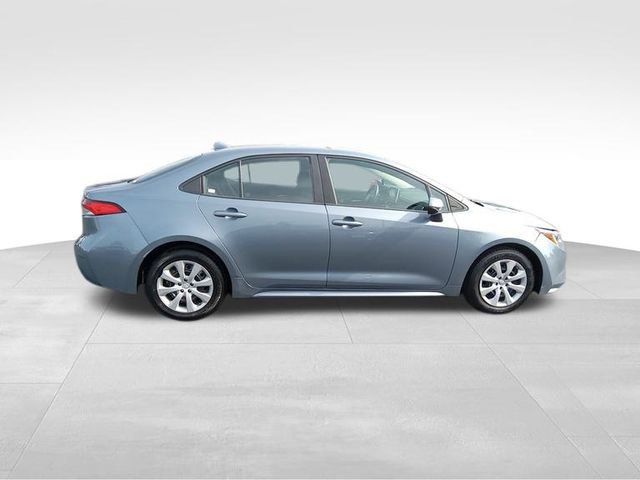 2021 Toyota Corolla LE photo 3