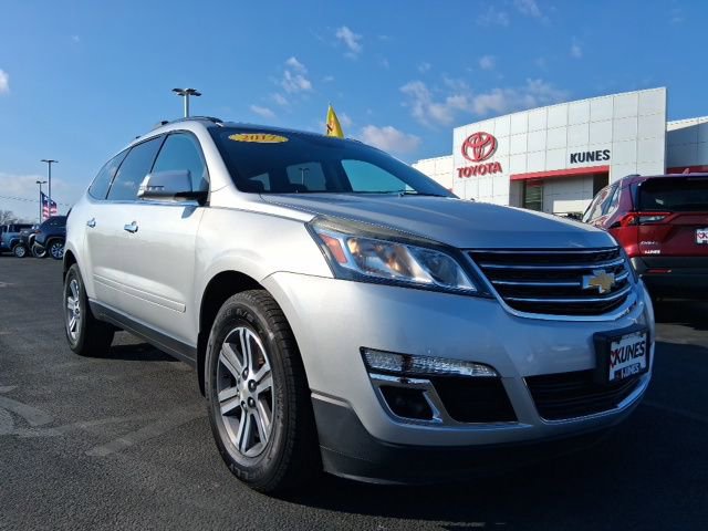 Used 2017 Chevrolet Traverse 2LT with VIN 1GNKVHKD8HJ105018 for sale in Galesburg, IL