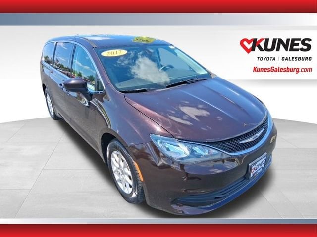 2017 Chrysler Pacifica Touring's photo