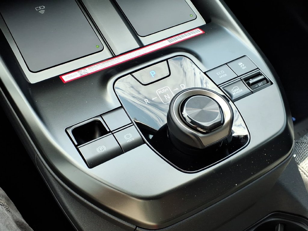 2026 Toyota bZ XLE - Photo 13