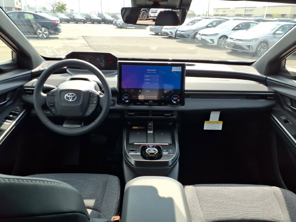 2026 Toyota bZ XLE - Photo 7