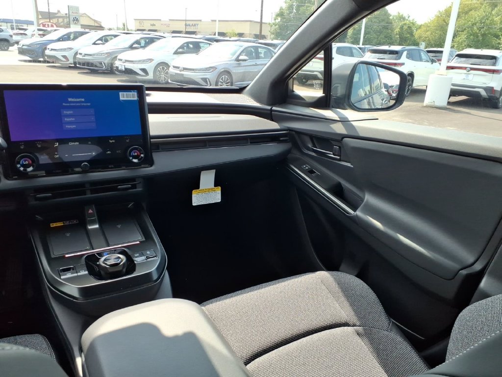 2026 Toyota bZ XLE - Photo 8