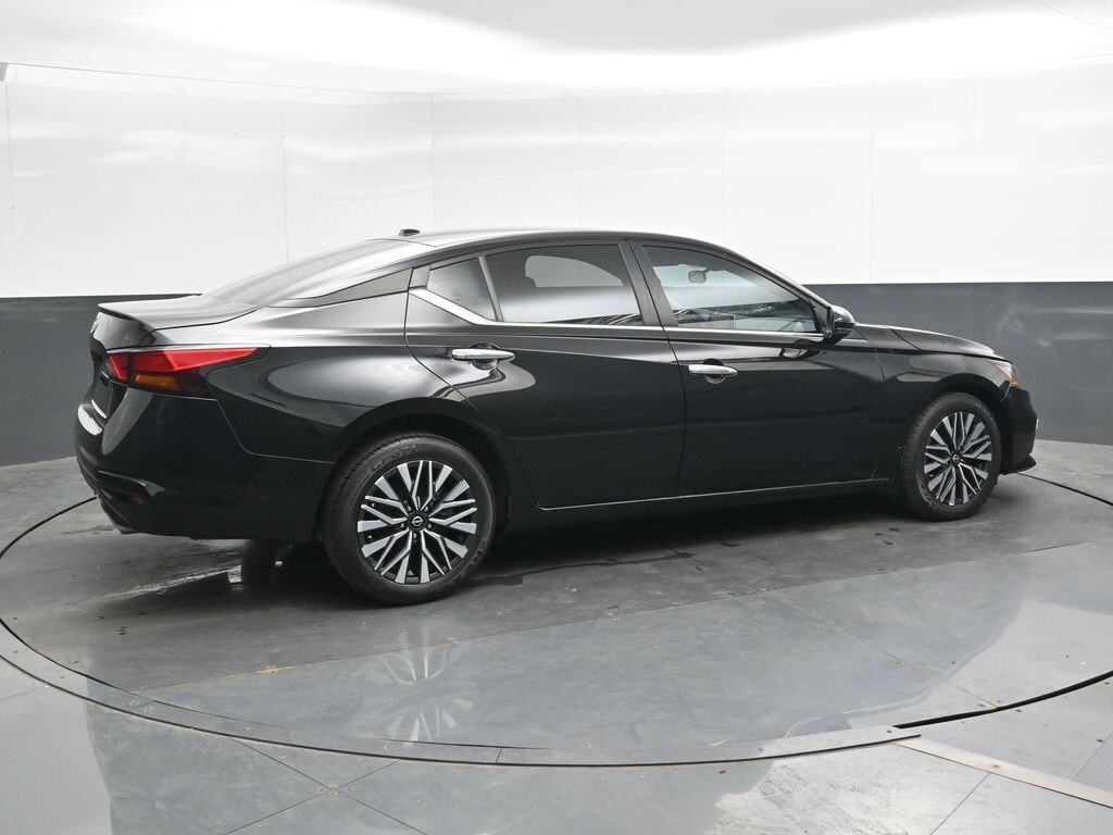 Used 2022 Nissan Altima 2.5 SR Sedan