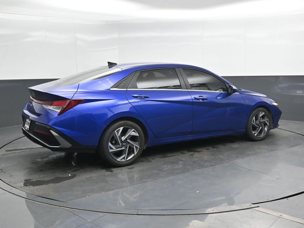 Used 2025 Hyundai Elantra SEL Convenience Sedan