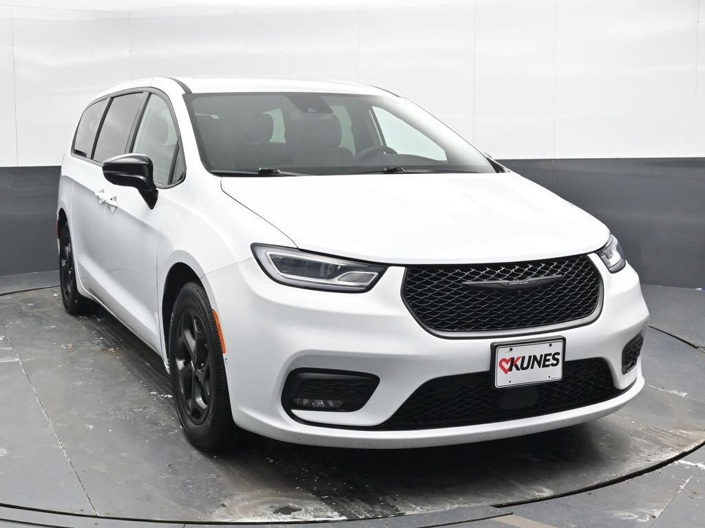 Used 2024 Chrysler Pacifica Plug-In Hybrid Select Van Passenger Van