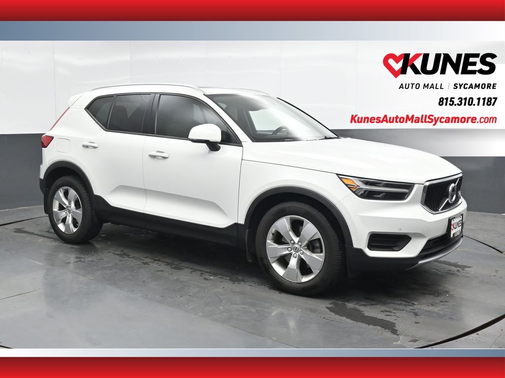 2020 Volvo XC40 T5 Momentum AWD's photo