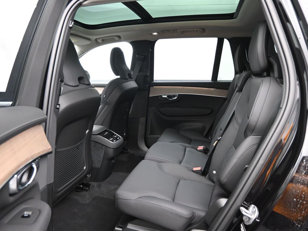 2026 Volvo XC90 Plus - Photo 25