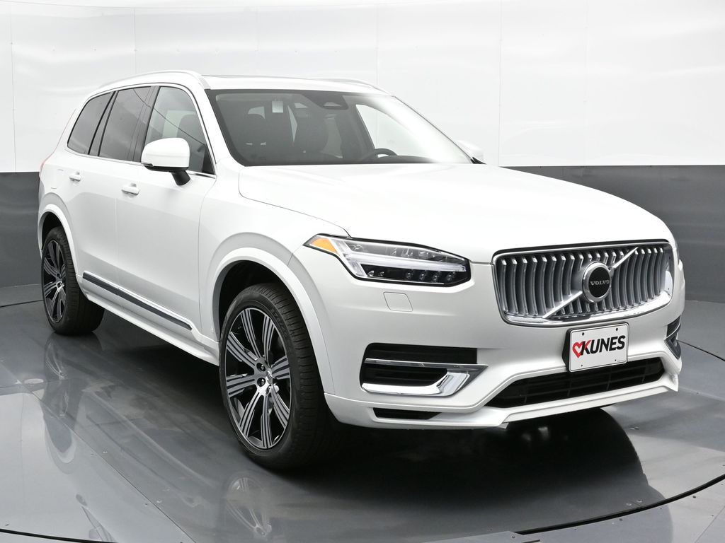 2025 Volvo XC90 T8 Core photo 4