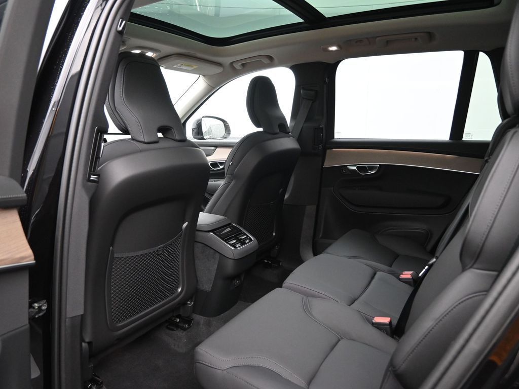 2026 Volvo XC90 Plus - Photo 24