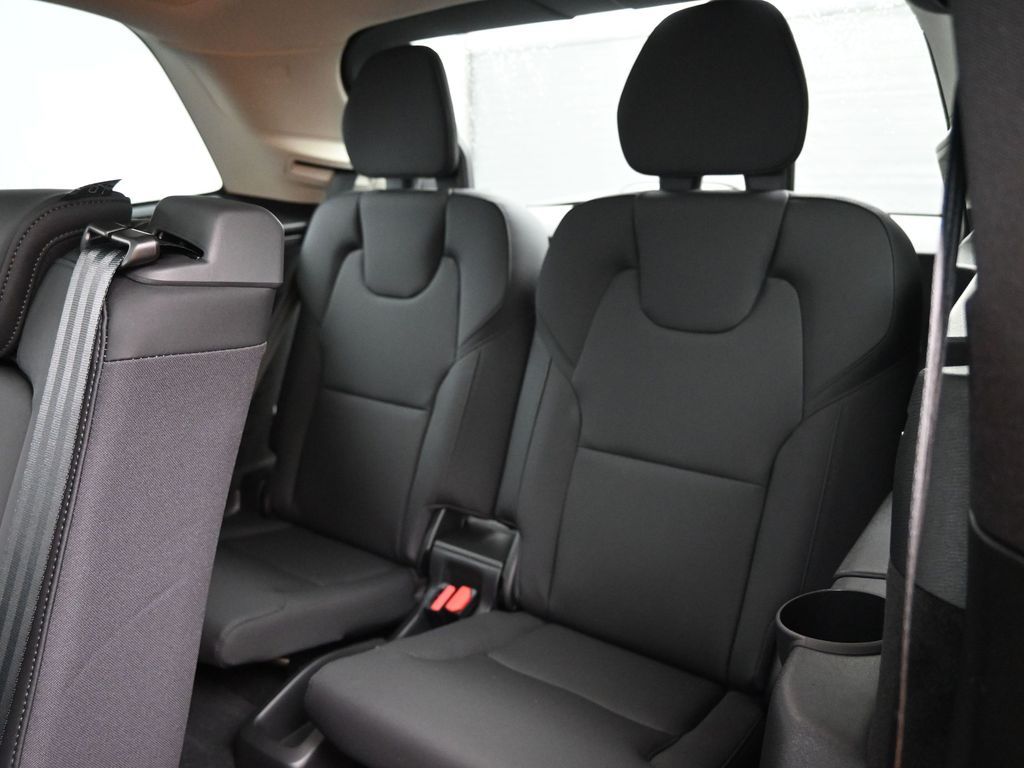 2026 Volvo XC90 Plus - Photo 26