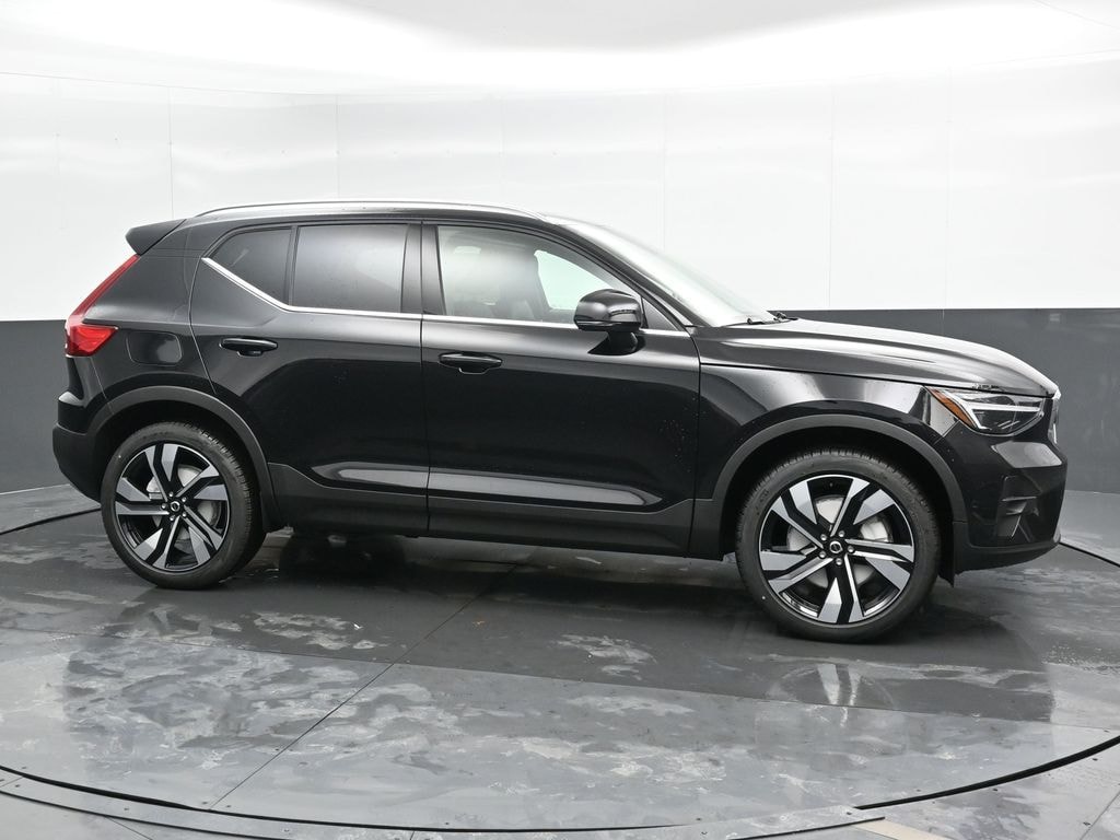 Used 2025 Volvo XC40 B5 Ultra Bright Theme SUV