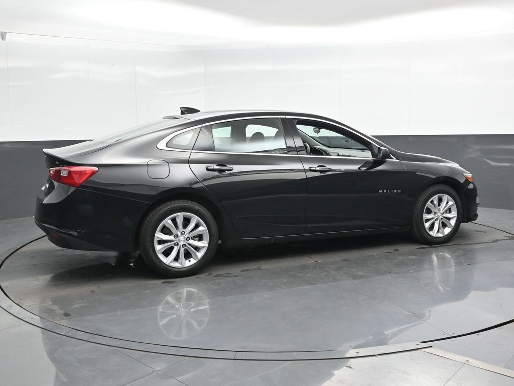 2024 Chevrolet Malibu 1LT photo 2