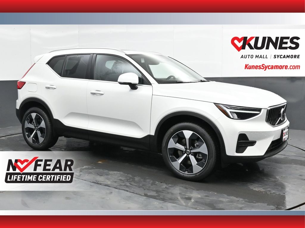 2025 Volvo XC40 B5 Core Bright Theme