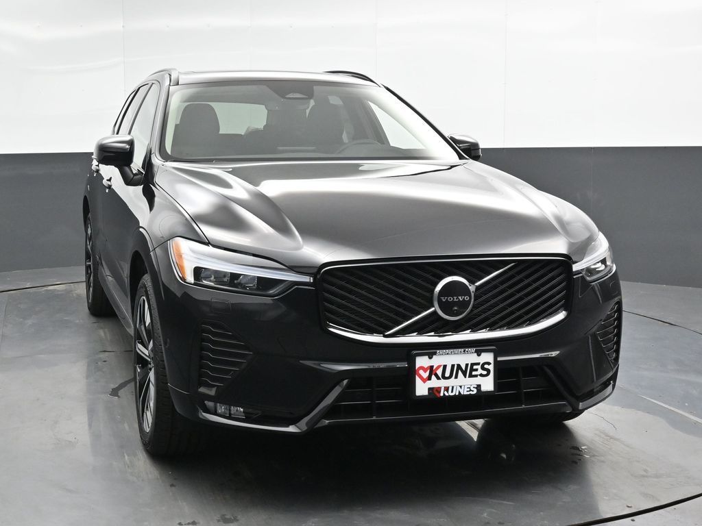 2026 Volvo XC60 B5 Plus photo 4