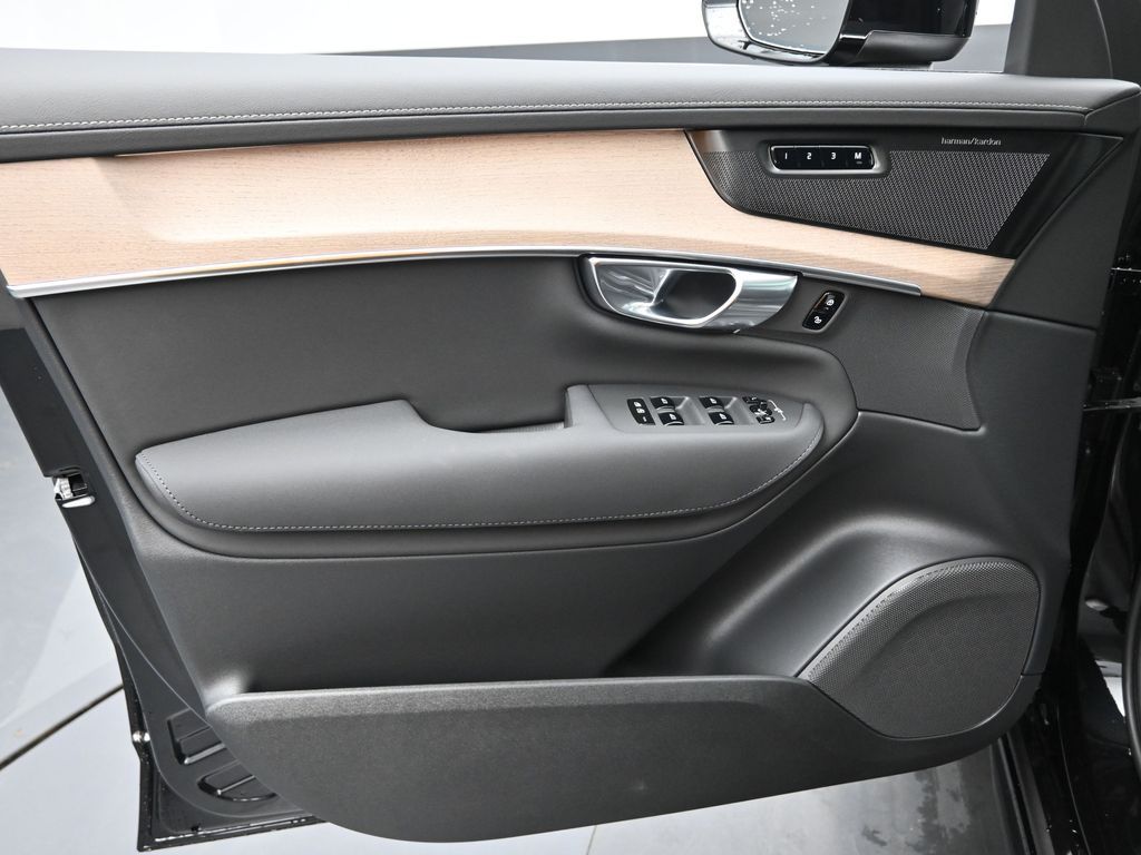 2026 Volvo XC90 Plus - Photo 23