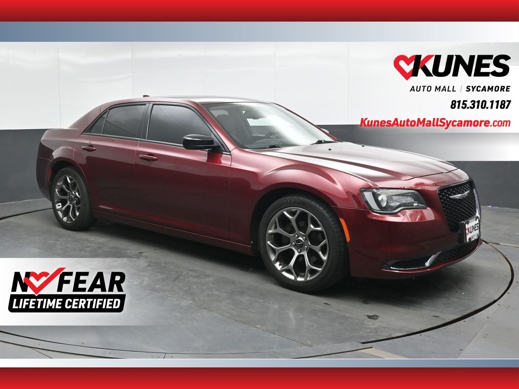 2018 Chrysler 300 Touring's photo