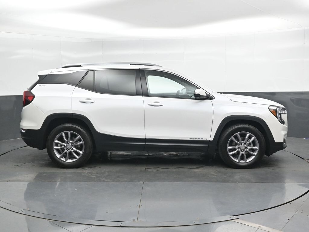 Used 2024 GMC Terrain SLT SUV