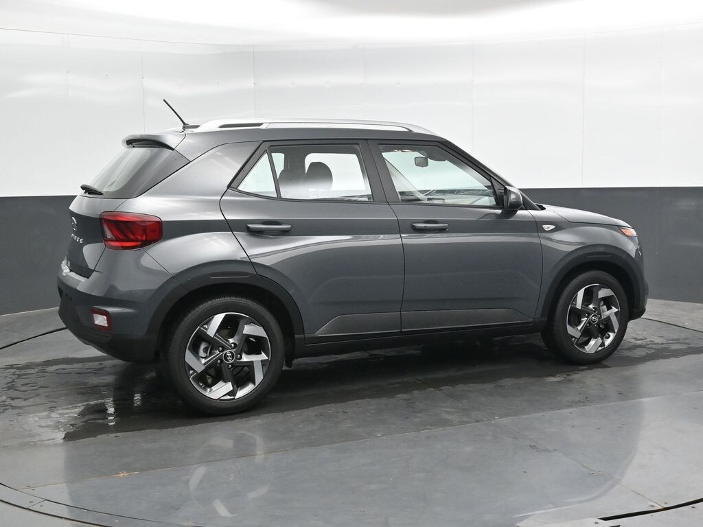 Used 2025 Hyundai Venue SEL SUV
