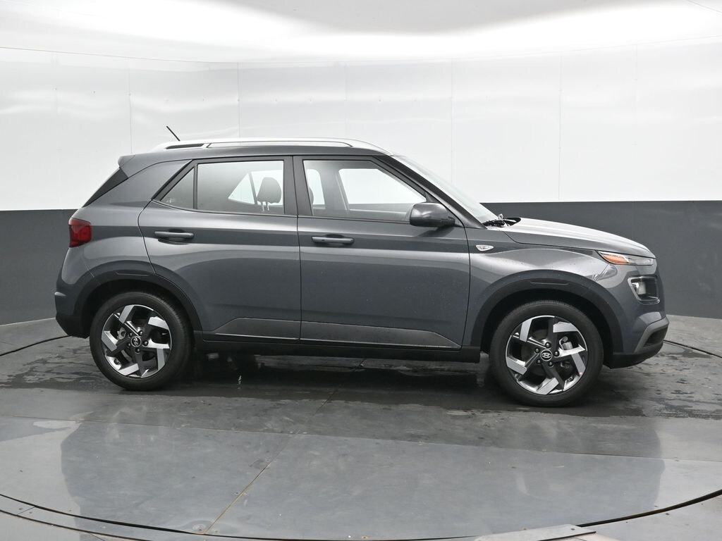 Used 2025 Hyundai Venue SEL SUV
