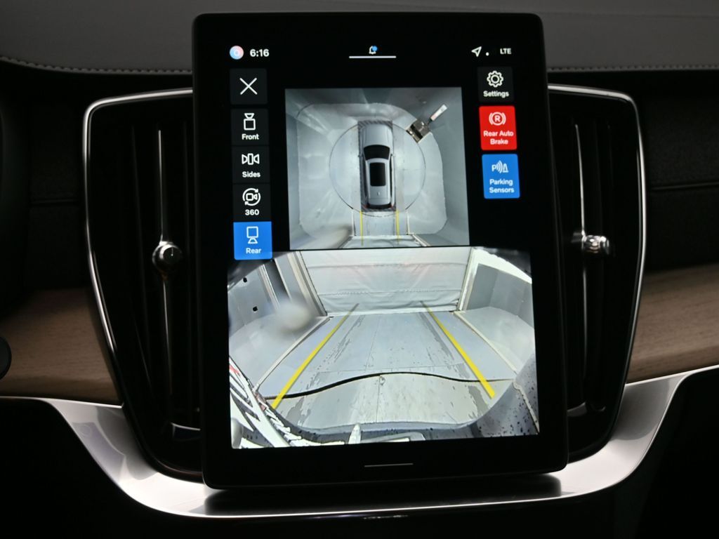 2026 Volvo XC90 Plus - Photo 13