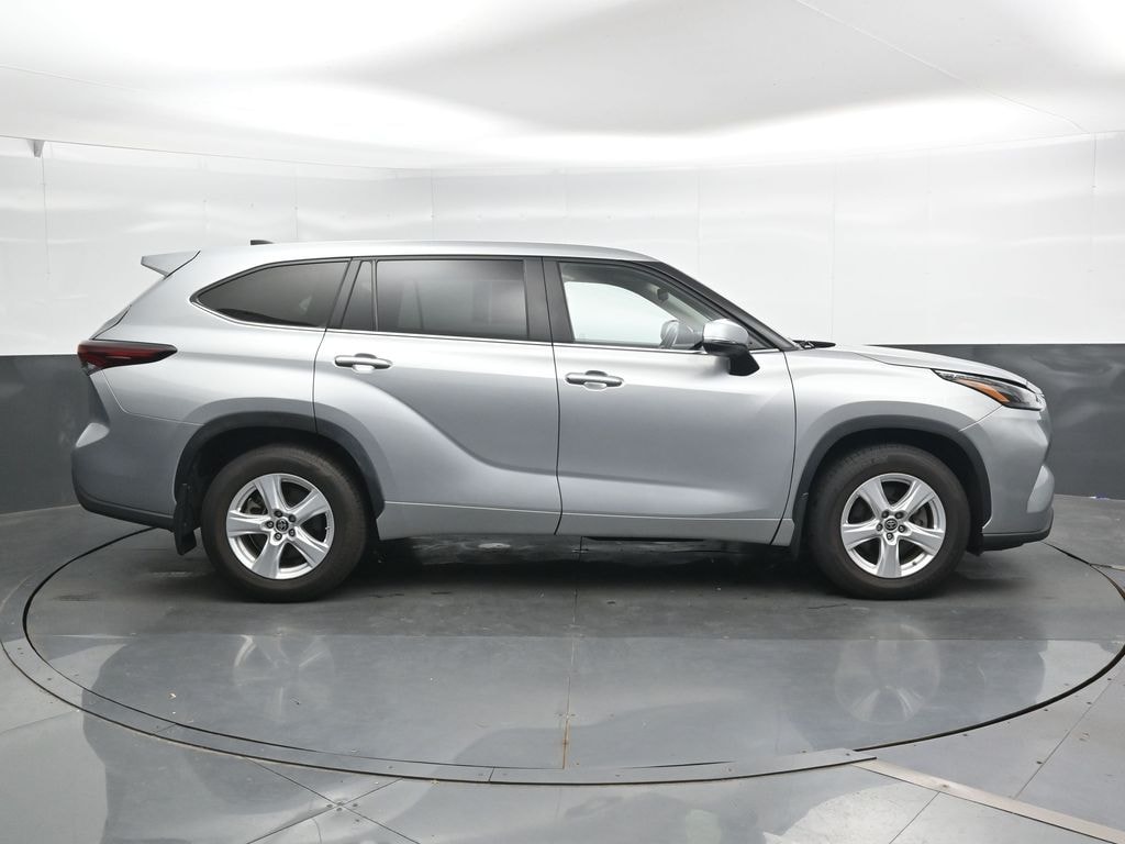 Used 2024 Toyota Highlander LE SUV